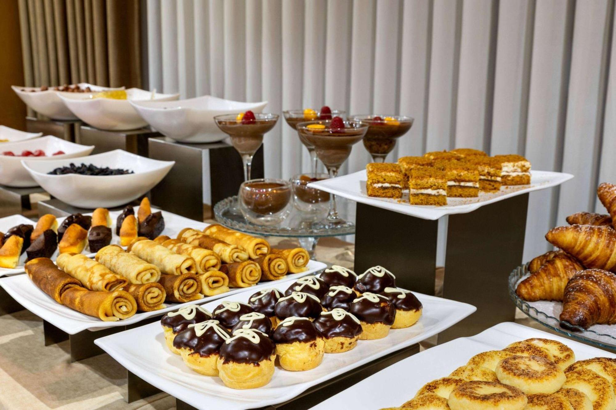 Wyndham Garden Tashkent Hotel Kültér fotó