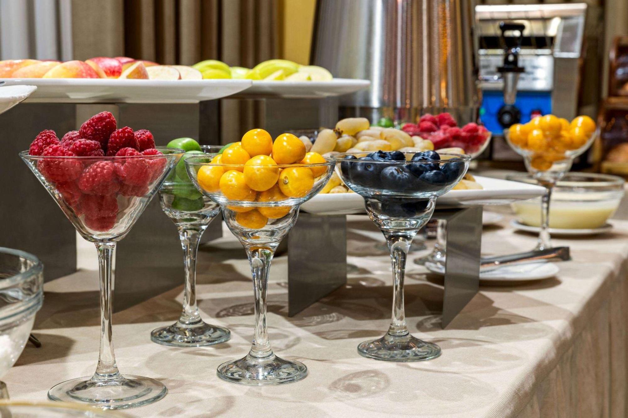 Wyndham Garden Tashkent Hotel Kültér fotó