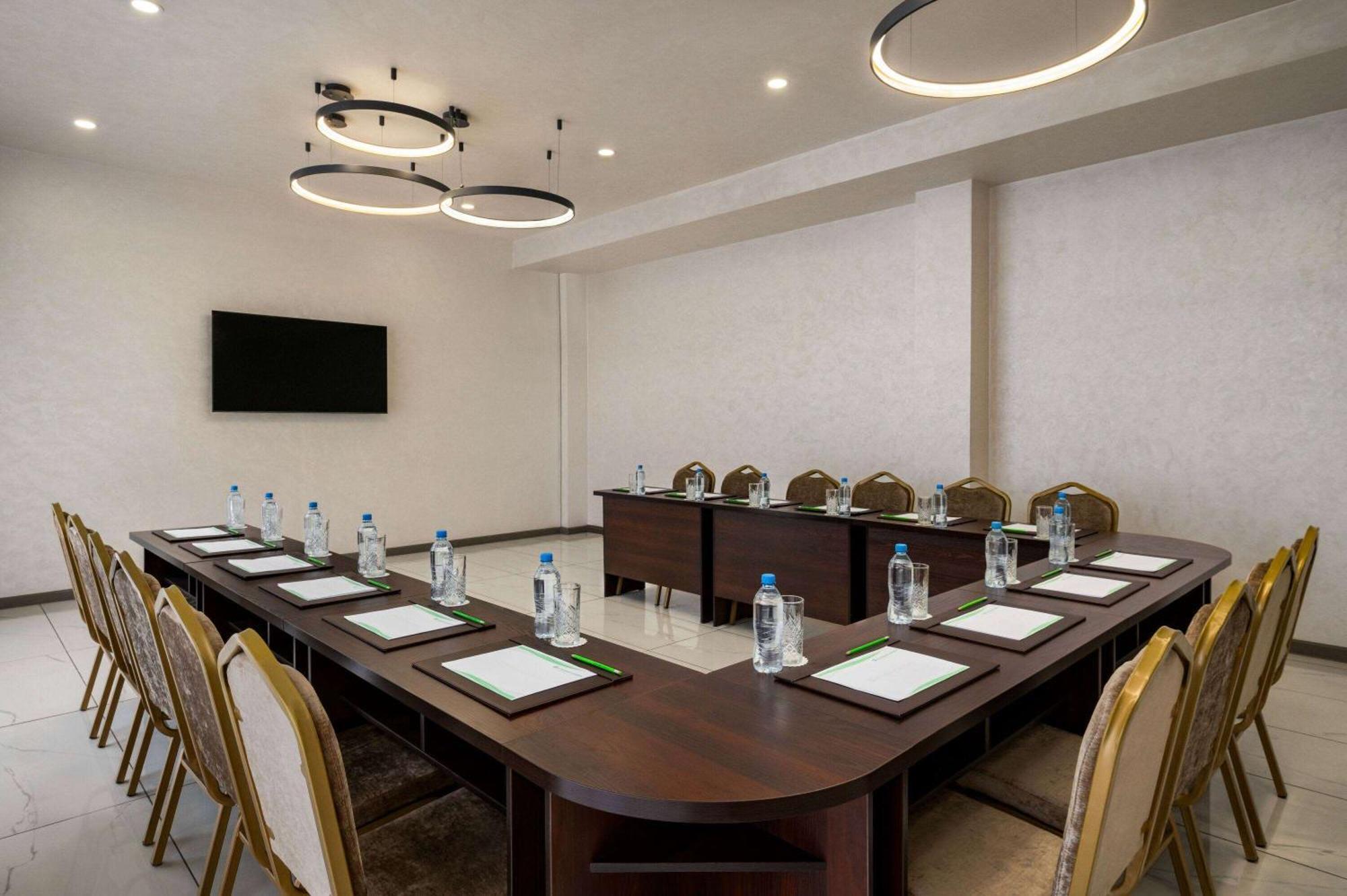 Wyndham Garden Tashkent Hotel Kültér fotó